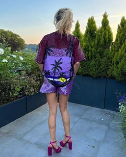 Elena Santarelli feet photo thumbnail