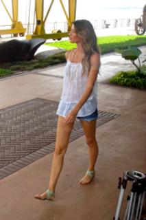 Gisele Bündchen feet photo thumbnail