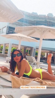 Elisabetta Gregoraci feet photo thumbnail
