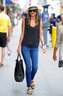 Miranda Kerr feet photo thumbnail