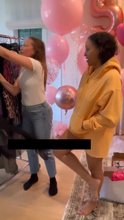 Tia Mowry feet photo thumbnail