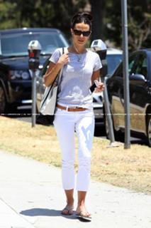 Jordana Brewster feet photo thumbnail