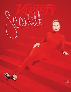 Scarlett Johansson feet photo thumbnail