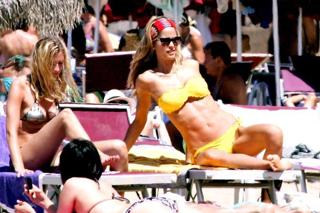 Elena Santarelli feet photo thumbnail