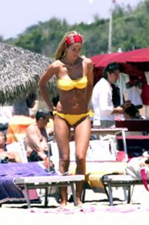 Elena Santarelli feet photo thumbnail