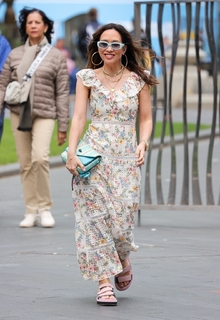 Myleene Klass feet photo thumbnail