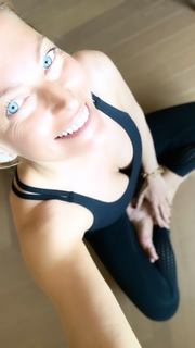 Federica Fontana feet photo thumbnail