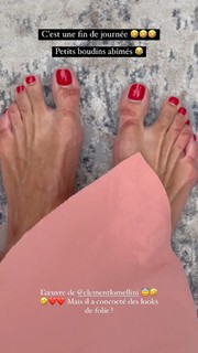 Iris Mittenaere feet photo thumbnail