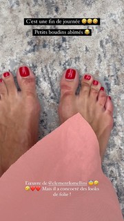 Iris Mittenaere feet photo thumbnail