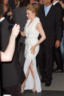 Kylie Minogue feet photo thumbnail