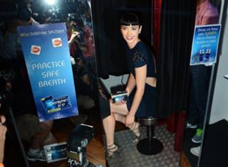 Krysten Ritter feet photo thumbnail