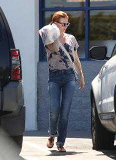 January Jones feet photo thumbnail