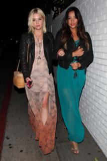 Shay Mitchell feet photo thumbnail