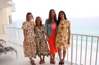 Carrie Underwood feet photo thumbnail