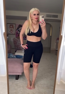 Daniela Katzenberger feet photo thumbnail