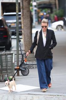 Naomi Watts feet photo thumbnail