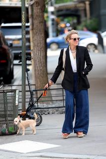 Naomi Watts feet photo thumbnail
