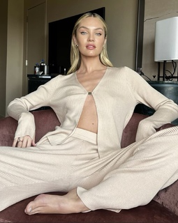 Candice Swanepoel feet photo thumbnail