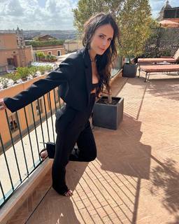 Jordana Brewster feet photo thumbnail