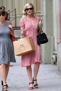 Kirsten Dunst feet photo thumbnail
