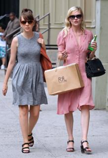 Kirsten Dunst feet photo thumbnail