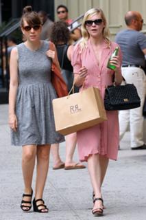Kirsten Dunst feet photo thumbnail
