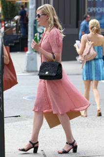Kirsten Dunst feet photo thumbnail