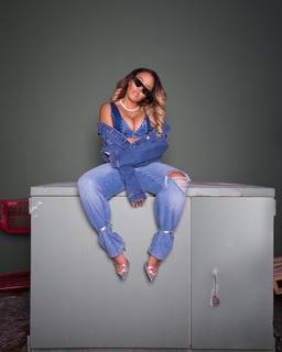 Angela Simmons feet photo thumbnail