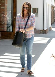 Jennifer Garner feet photo thumbnail