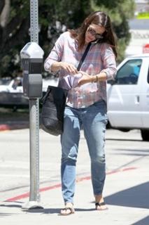 Jennifer Garner feet photo thumbnail