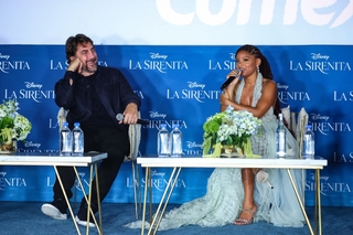 Halle Bailey feet photo thumbnail