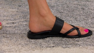Courtney Khondabi feet photo thumbnail