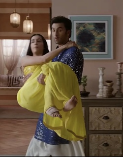 Shraddha Kapoor feet photo thumbnail