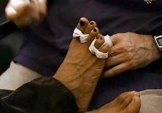 Rosario Dawson feet photo thumbnail