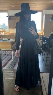 Abigail Spencer feet photo thumbnail