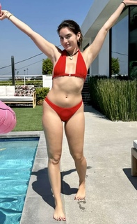 Natalie Noel Mariduena feet photo thumbnail