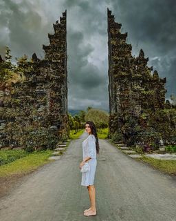 Valentina Vignali feet photo thumbnail