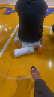 Chloe Bailey feet photo thumbnail