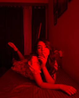 Anushka Sen feet photo thumbnail