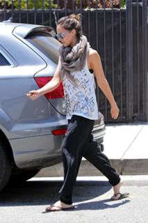 Jessica Alba feet photo thumbnail