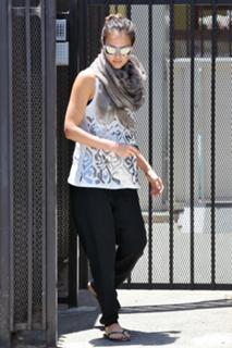 Jessica Alba feet photo thumbnail