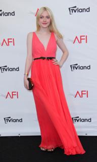 Dakota Fanning feet photo thumbnail