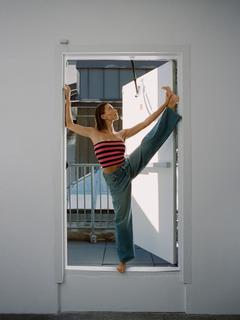 Hailey Bieber feet photo thumbnail
