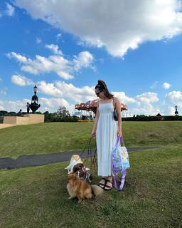 Larissa Manoela feet photo thumbnail