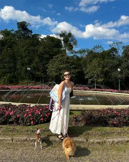 Larissa Manoela feet photo thumbnail