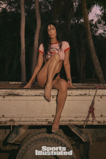 Megan Fox feet photo thumbnail