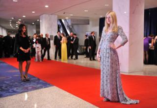 Dakota Fanning feet photo thumbnail