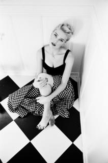 Amber Heard feet photo thumbnail