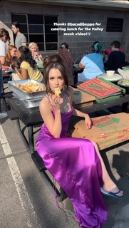 Laura Marano feet photo thumbnail