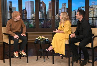 Kelly Ripa feet photo thumbnail